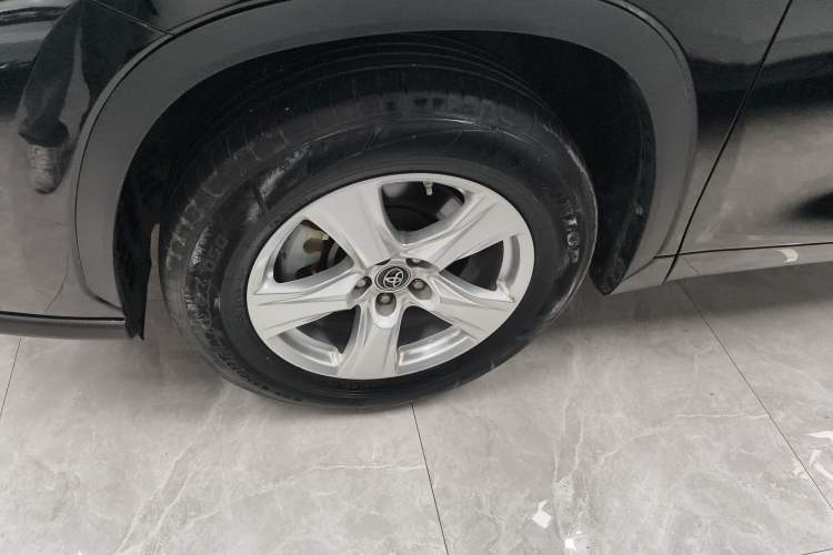 Used Toyota Highlander 2023 2.5L Smart Electric Hybrid Dual-Engine 4x4 Elite Edition 7 Seats Left Front Wheel Hub