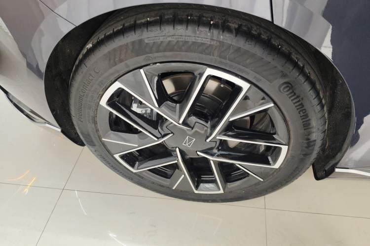 Used Avatr 06 2025 Pro Range-Extended Edition Right Rear Wheel Hub