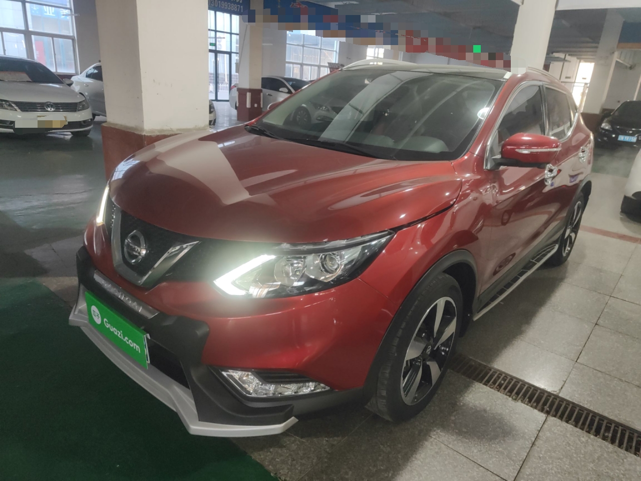 تحت مقدمة السيارة