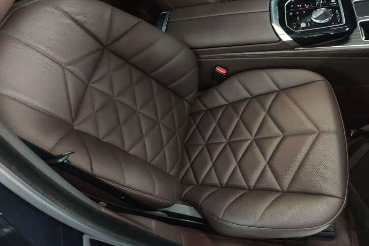 Used BMW 7 Series 2023 735Li M Sport Package Right Front Seat