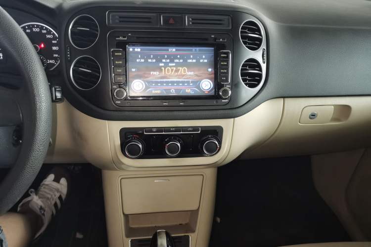 Used Volkswagen Tiguan 2015 1.8TSI Automatic Two-Wheel Drive Trend Edition Audio And AC Panel