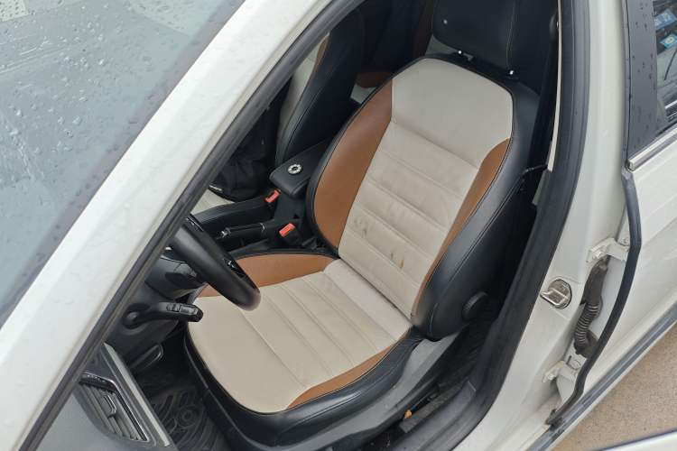 Used Volkswagen Cross Lavida 2016 230TSI DSG Luxury Edition
