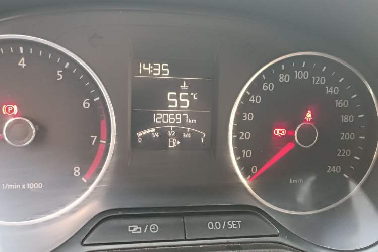 Used Volkswagen Polo 2014 1.6L Cross Polo Manual Odometer Close Up