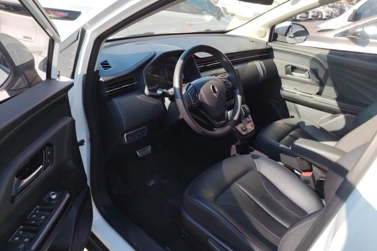 Used ORA iQ 2018 High-Range Version Smart Connectivity Model