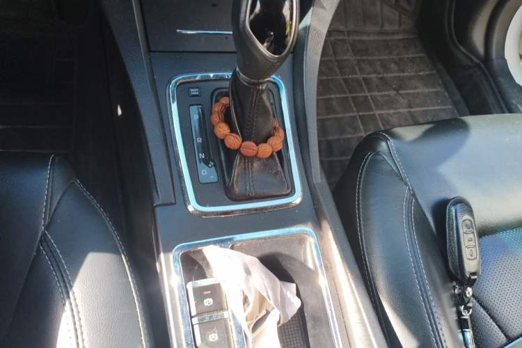 Used Geely Auto Emgrand 2017 Sedan Million Edition 1.3T CVT Upward Version Gear Lever