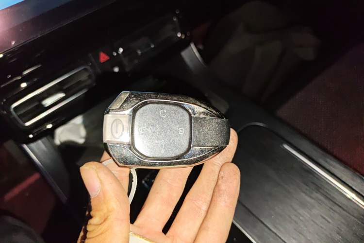 Used GAC Trumpchi GS8 2022 Linghang Series 2.0 TGDI Two-Wheel-Drive Luxury Smart Connectivity Version (7 Seats)