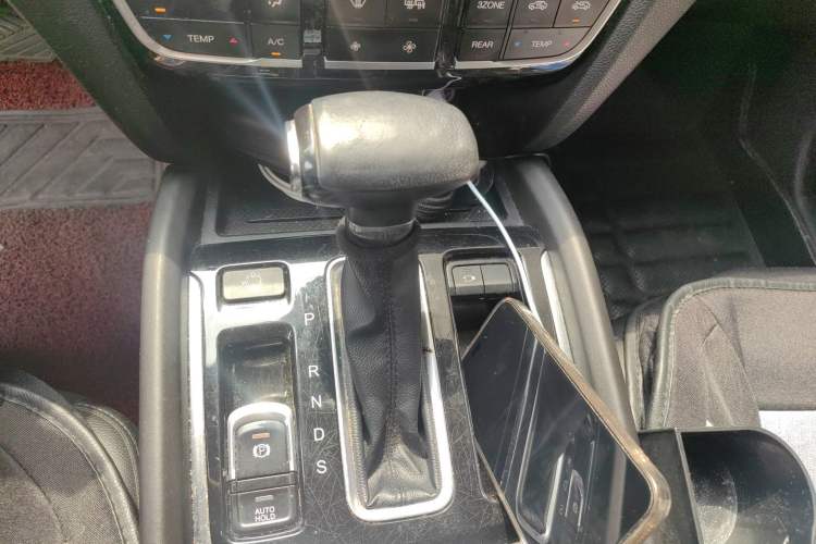 Used GAC Trumpchi GS8 2017 320T Two-Wheel Drive Luxury Smart Connectivity Version (7 Seats) Gear Lever