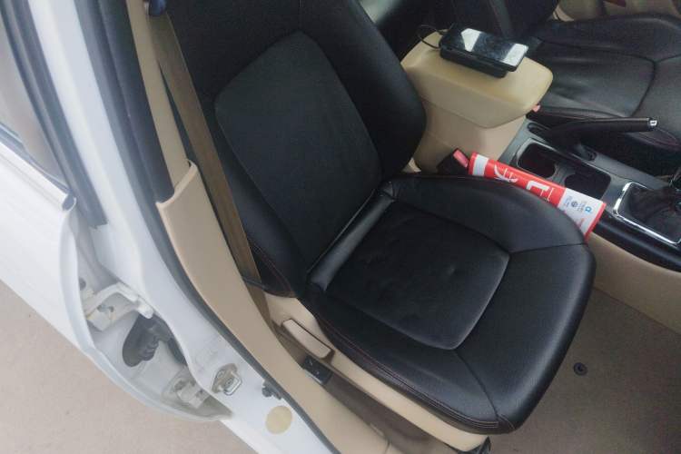 Used Bestune B50 2013 1.6L manual Comfort trim level Right Front Seat