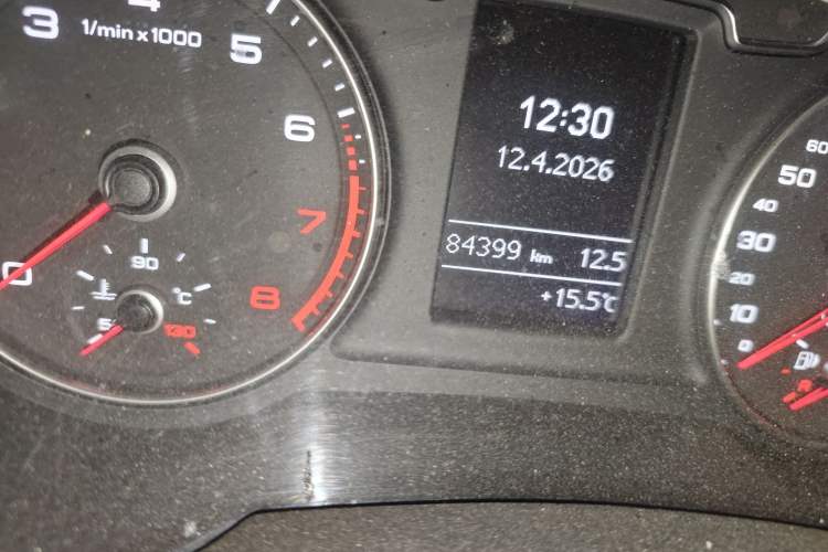 Used Audi Q3 2018 30th Anniversary Edition 30 TFSI Fashion Model Odometer Close Up