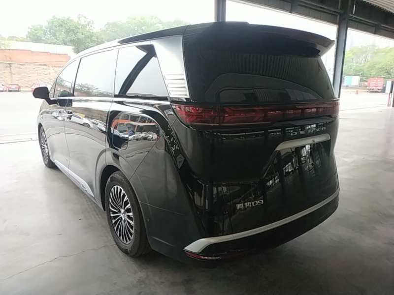 Used Denza D9 2024 EV 600 Four-Wheel-Drive Flagship Model — 4
