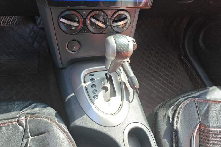 Used Nissan Qashqai 2011 2.0 XL Fire CVT 2WD Gear Lever