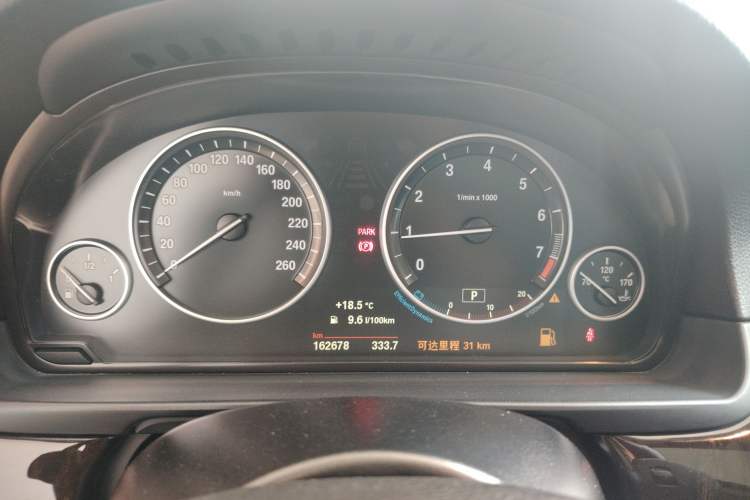 Used BMW 5 Series 2014 528Li Leading Model
