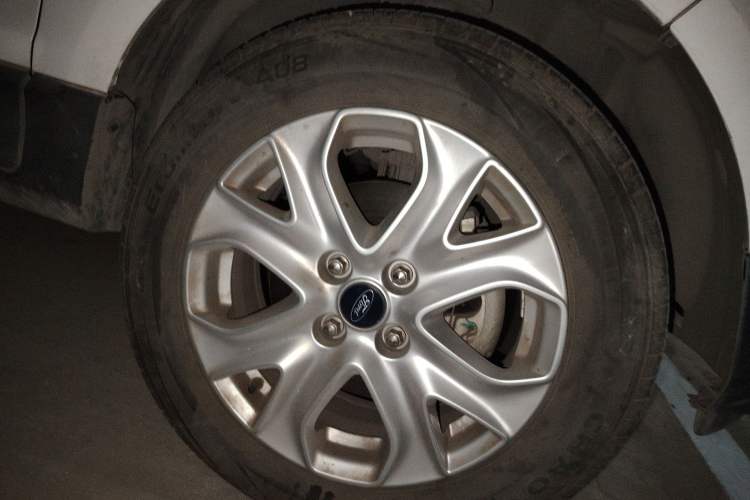 Used Ford EcoSport 2017 1.5L Manual Fashion Model Right Front Wheel Hub