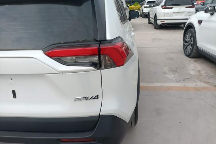 Used Toyota RAV4 2022 2.0L CVT Two-Wheel Drive Fashion Plus Edition Exterior 3