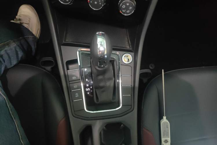 Used Volkswagen Bora 2021 1.5L Automatic Comfort Smart Connect Edition Gear Lever