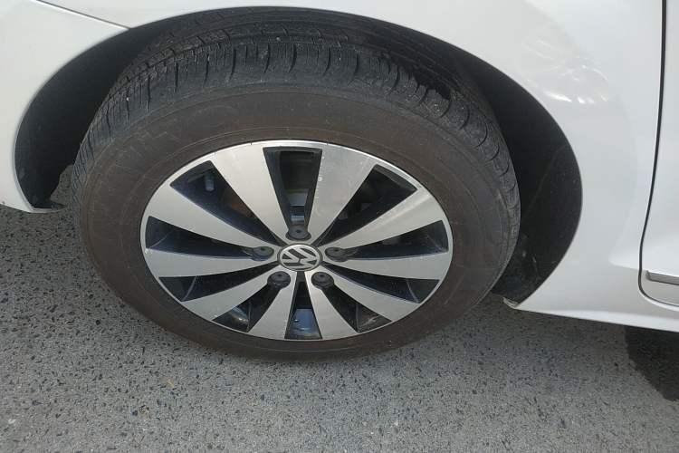 Used Volkswagen Sagitar 2018 1.6L Automatic Comfort Model Right Rear Wheel Hub