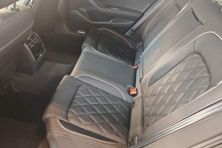 Used Volkswagen Magotan GTE Plug-in Hybrid 2022 GTE Luxury Model Left Rear Seat