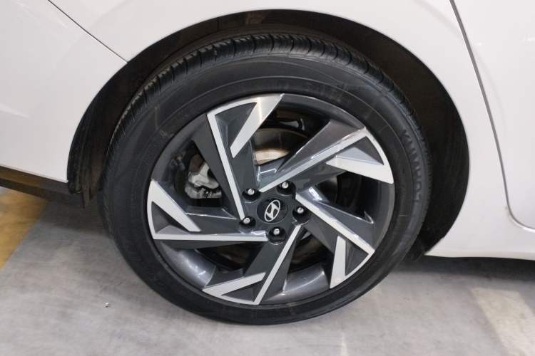 Used Hyundai Elantra 2023 1.5L CVT LUX Prestige Edition Exterior 5