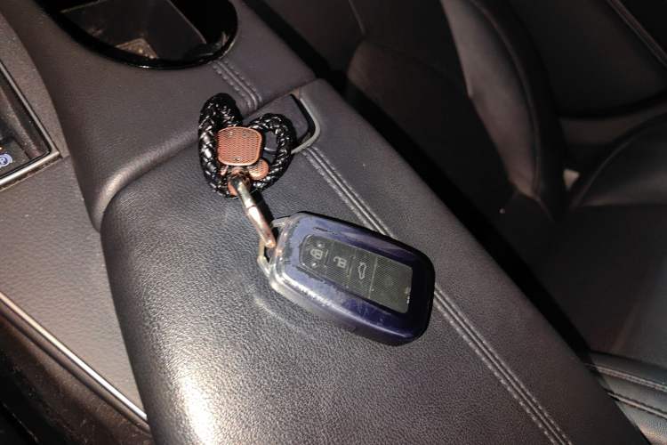 Used Toyota Avalon 2019 2.0L XLE Premium Edition China VI