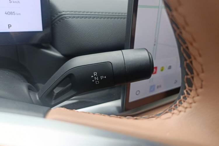 Used Geely Galaxy A7 2025 Model EM-i 150km Starship Edition Gear Lever