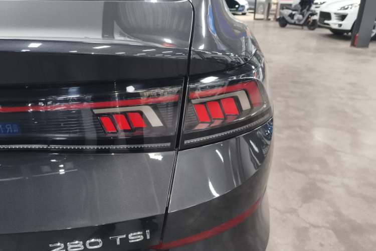 Used Volkswagen Lamando 2023 Lavida L 280TSI DSG Cool & Spicy Edition Right Rear Taillight