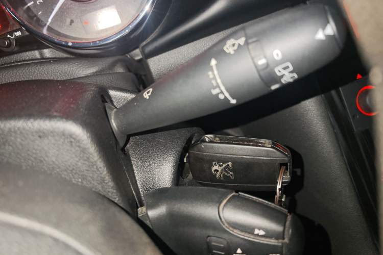 Used Peugeot 3008 2015 1.6THP Automatic Classic Edition Vehicle Key