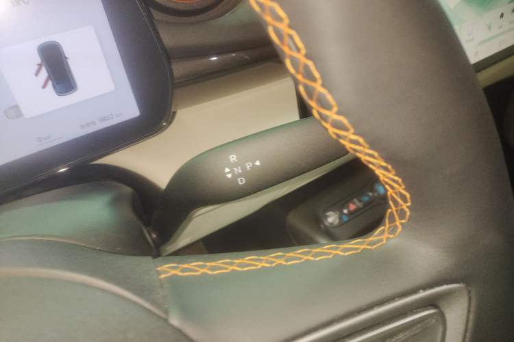 Used BYD Dolphin 2025 Smart Drive Version 420 km Freedom Edition Gear Lever