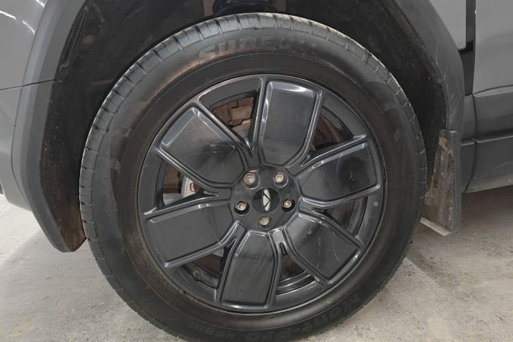 Used Chery Fengyun Fulwin X3 Plus 2025 Model 501 Four-Wheel Drive Smart Leading Edition Left Front Wheel Hub