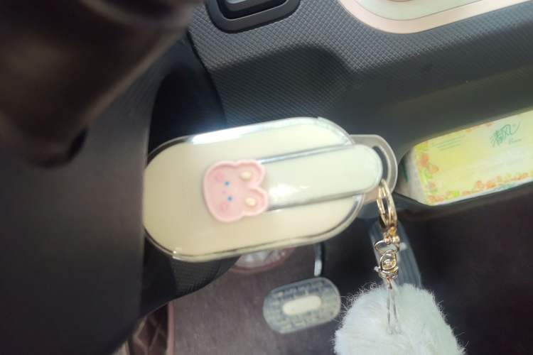 Used Wuling Hongguang MINIEV 2022 Macaron Premium Model – Lithium Iron Phosphate Vehicle Key