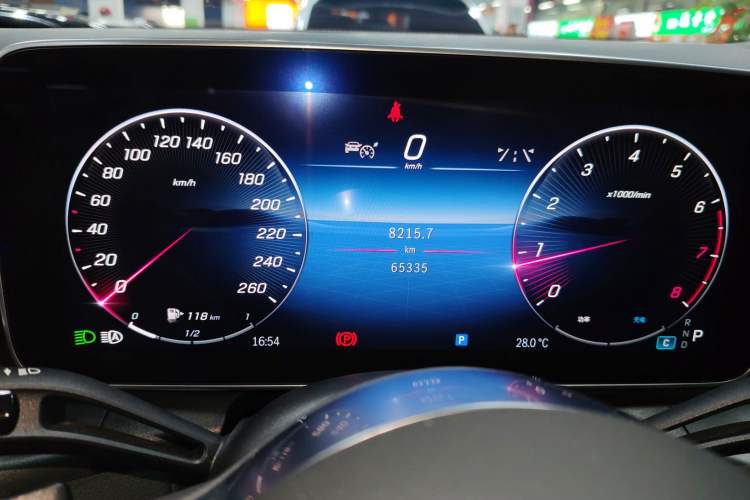 Used Mercedes-Benz GLC 2023 Facelift GLC 260 L 4MATIC Dynamic Version 5 Seats Instrument Cluster