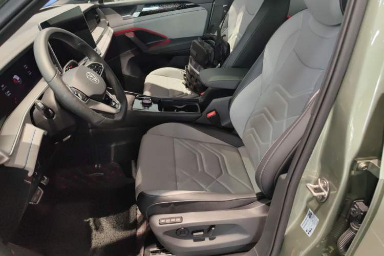 Used Volkswagen Tayron 2025 Tiguan L 380TSI 4Motion Luxury Left Front Seat