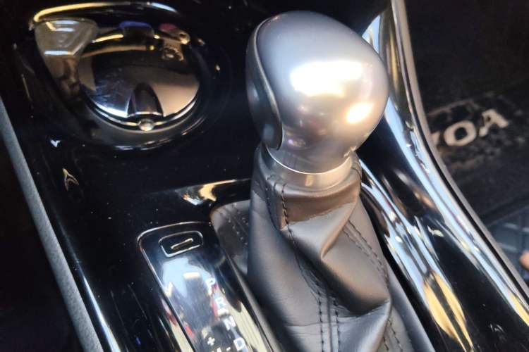 Used Toyota IZOA 2018 2.0L Yichi Version China VI Standard
