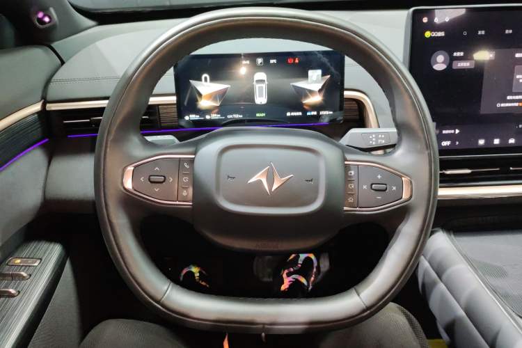 Used Dongfeng eπ eπ008 2025 210 Ultra Smart Drive Version 6 Seats Steering Wheel