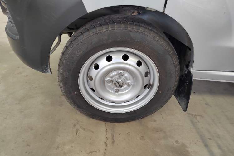 Used Jinbei Hiace X30 2023 1.5L Super-Comfortable Passenger Van 5/6/7-Seater Non-Air-Conditioned Version Model SWC15M