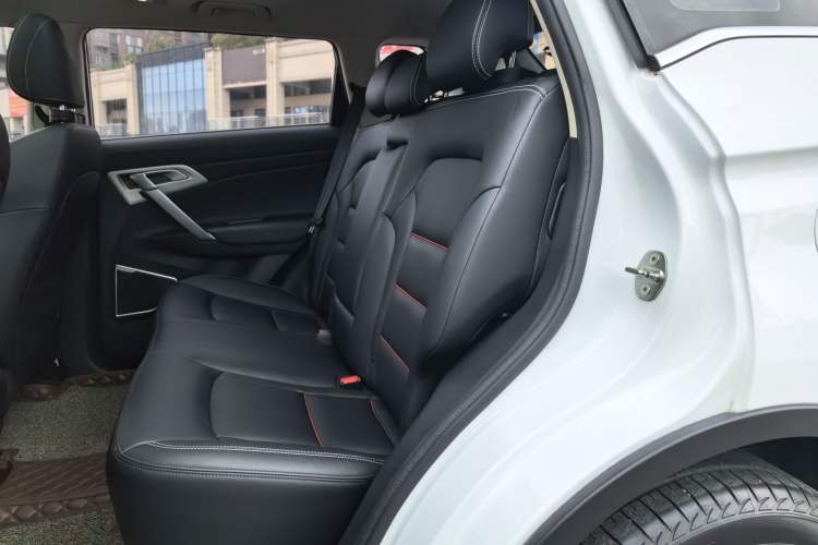 Used Geely Auto Emgrand X7 Sport 2018 1.8TD Automatic Two-Wheel Drive Smart Connect 4G Internet Edition Left Rear Seat