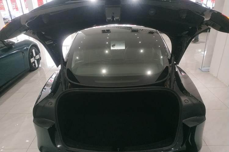 Used Tesla Model 3 2025 Rear-Wheel-Drive Version
