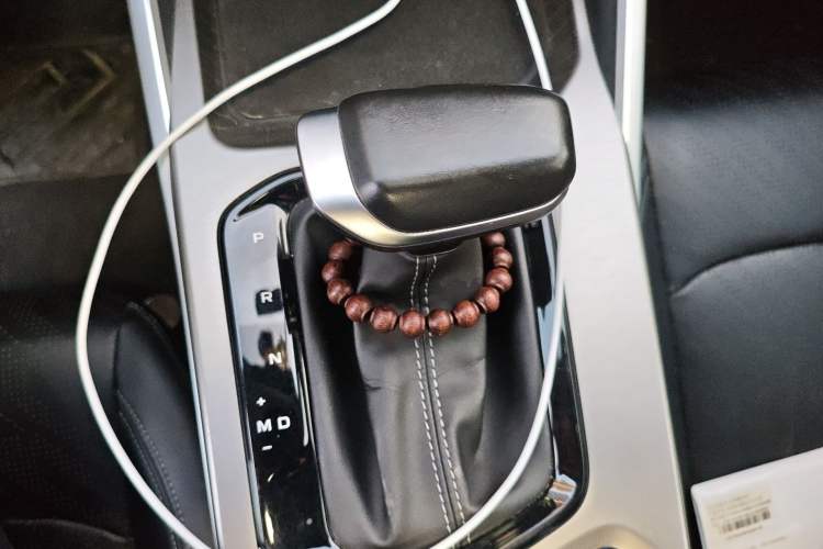 Used Geely Auto Emgrand 2023 4th Generation Champion Edition 1.5L CVT Prestige Model Gear Lever