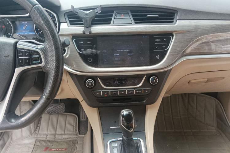 Used Geely Auto Emgrand 2017 Sedan Million Edition 1.5L CVT Luxury Model
