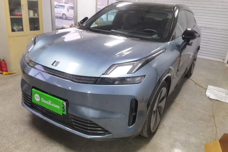 Used Lynk & Co 08 EM-P 2025 220 km All-Wheel-Drive Performance Halo