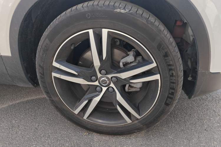 Used Volvo XC40 2020 T4 Four-Wheel Drive Smart & Sporty Edition Right Front Wheel Hub