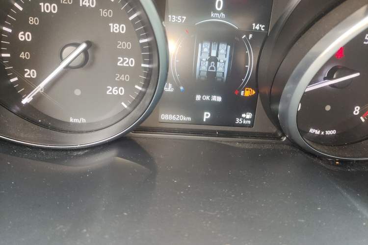 Used Land Rover Range Evoque 2018 240 PS SE DYNAMIC Smart Edition Odometer Close Up