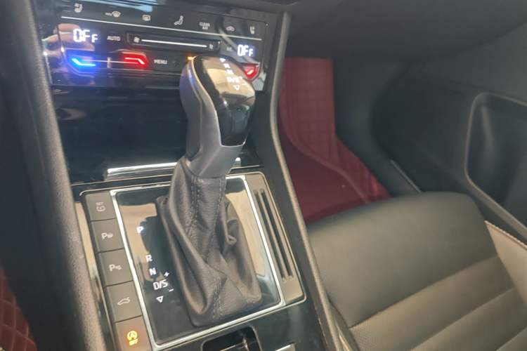 Used Skoda Superb 2022 TSI330 DSG Luxury Edition Gear Lever