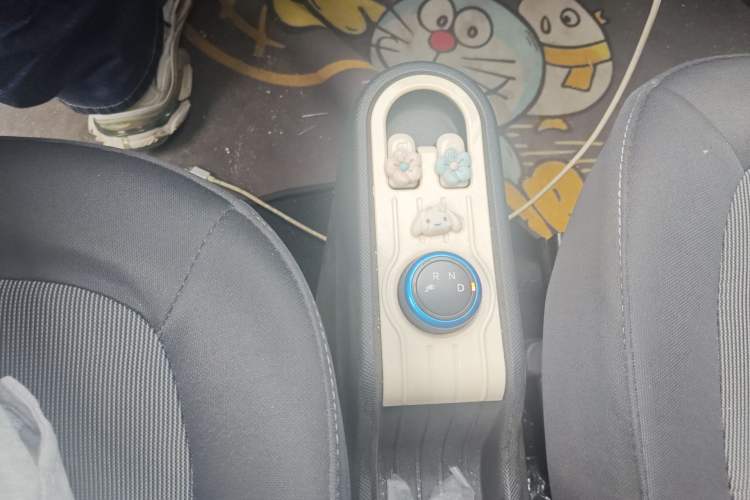 Used Wuling Hongguang MINIEV 2021 Macaron Fashion Model Lithium Iron Phosphate Gear Lever