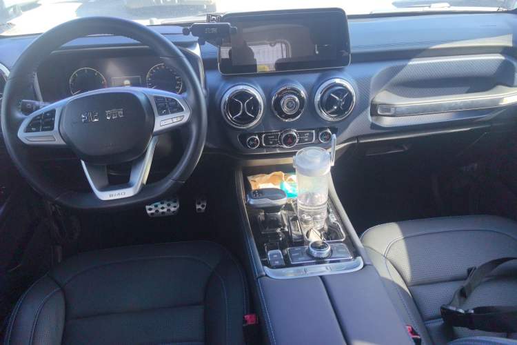 Used BAIC Off-Road BJ40 2021 2.0D Automatic Four-Wheel Drive Blade Hero Edition Adventurer Type Center Console