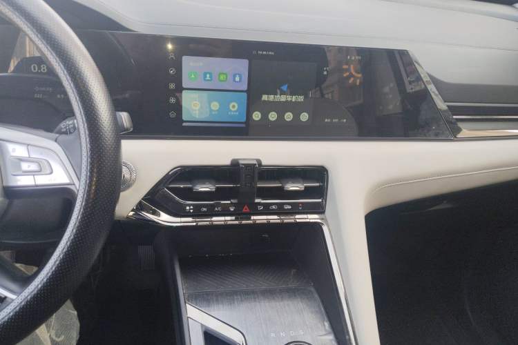 Used SOL X8 PLUS 2023 1.5 TGDI DCT Smart Home Edition 6-Seater