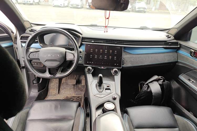 Used Lynk & Co 05 EM-P 2021 1.5TD PHEV HALO Center Console