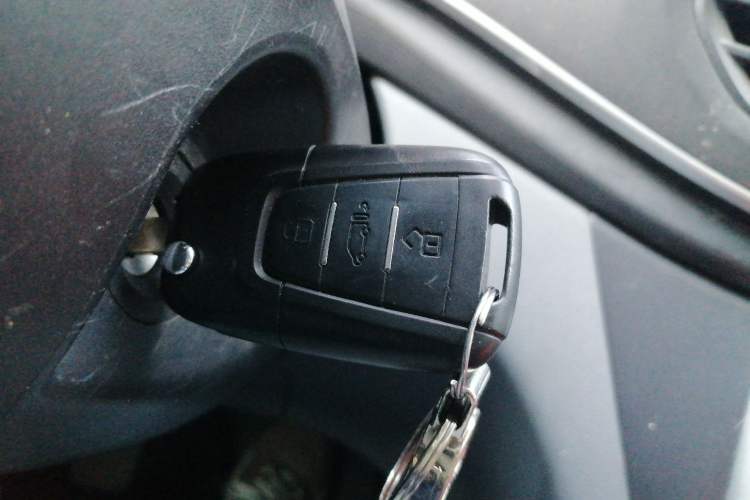 Used SAIC MAXUS Xintu V80 2024 Aotuntong 6MT Long-Wheelbase Mid-Roof Model 147 Ps 6/7/8/9-Seater