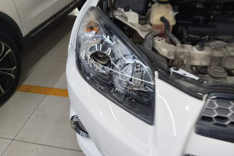 Used Toyota RAV4 2012 Luxurious 2.4L Automatic 4x4 with Stylish Features Right Front Headlight