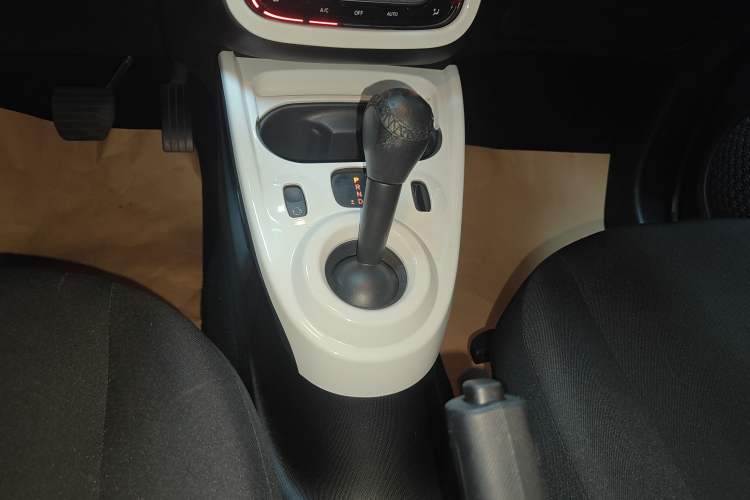 Used smart forfour 2018 1.0L 52 kW Dynamic Edition Gear Lever