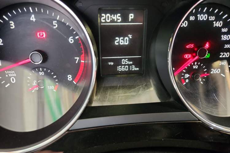 Used Volkswagen Sagitar 2015 230TSI Automatic Comfort Version Odometer Close Up